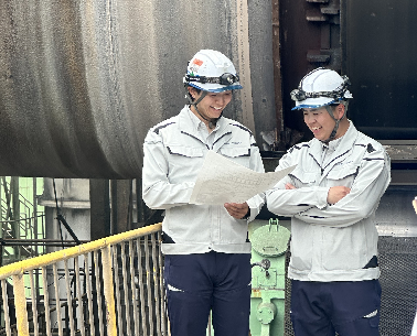 先輩社員の働く姿