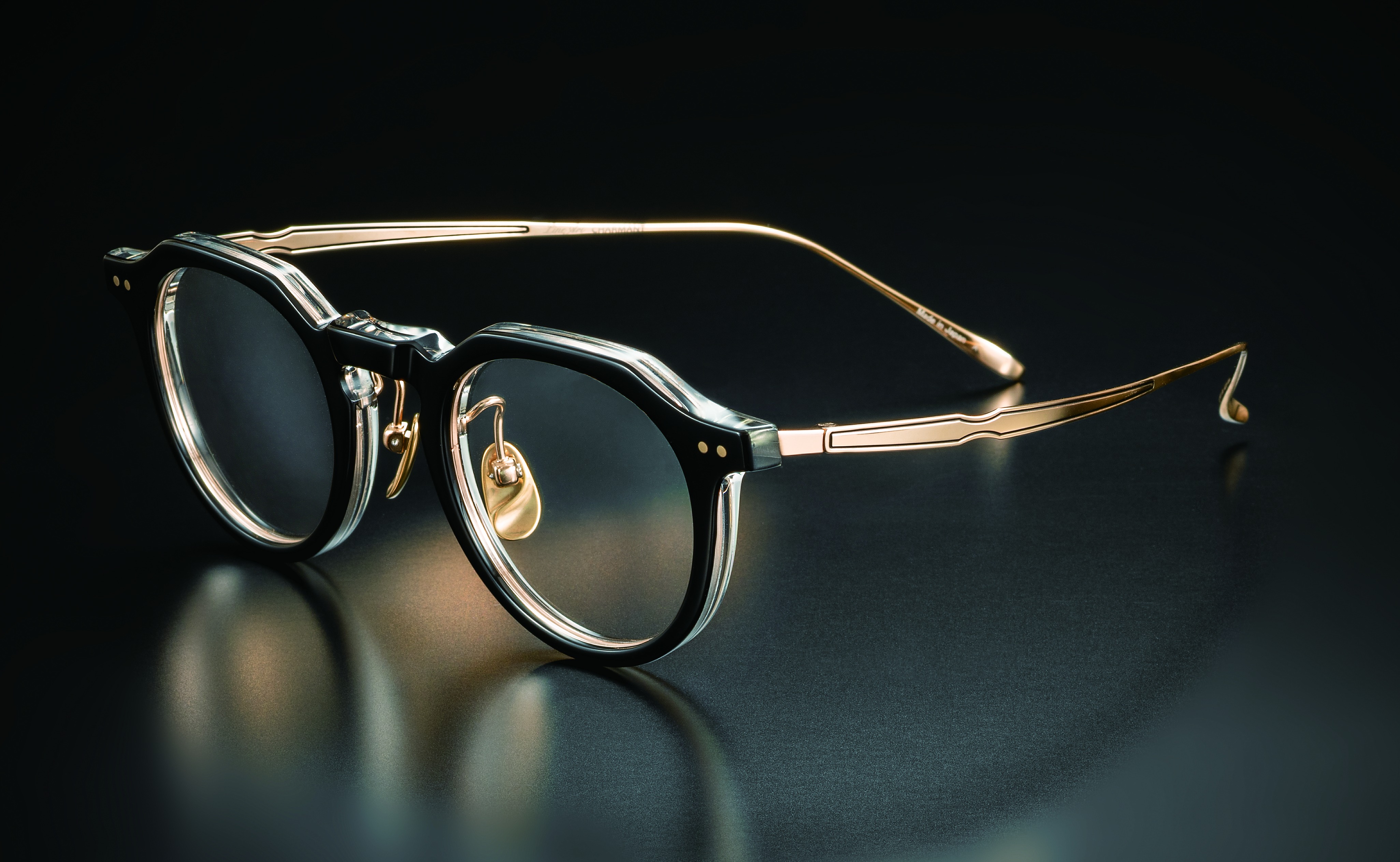 眼鏡は単なる工業製品ではなく、200以上の工程を経て職人の手作業で作られる高品質な「工芸品」として世界的に評価されています。